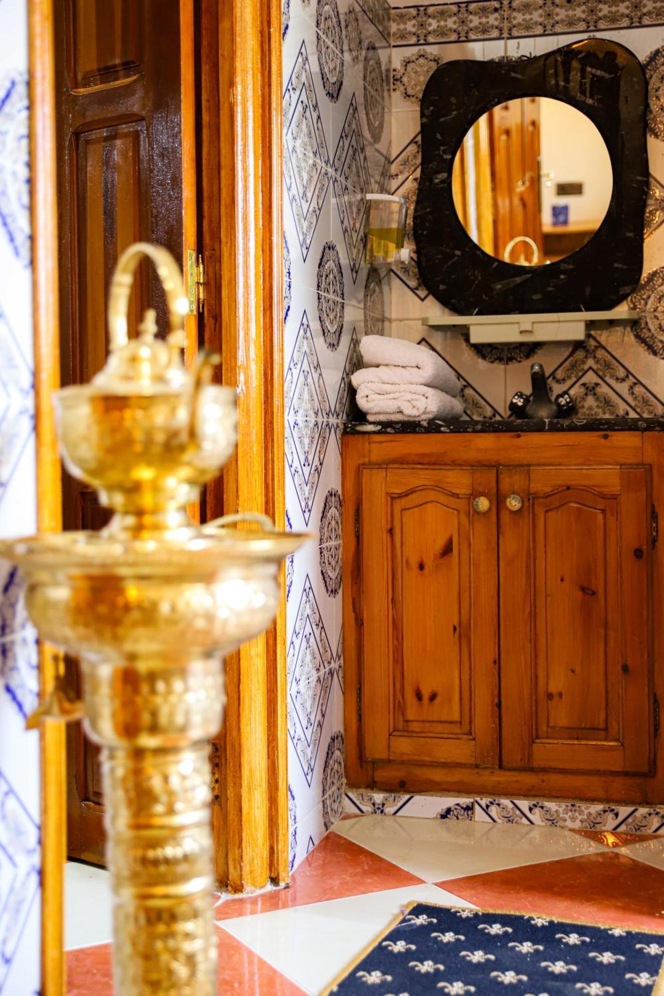 Salam Appartement Climatise Hiver Et Ete Азру Екстериор снимка